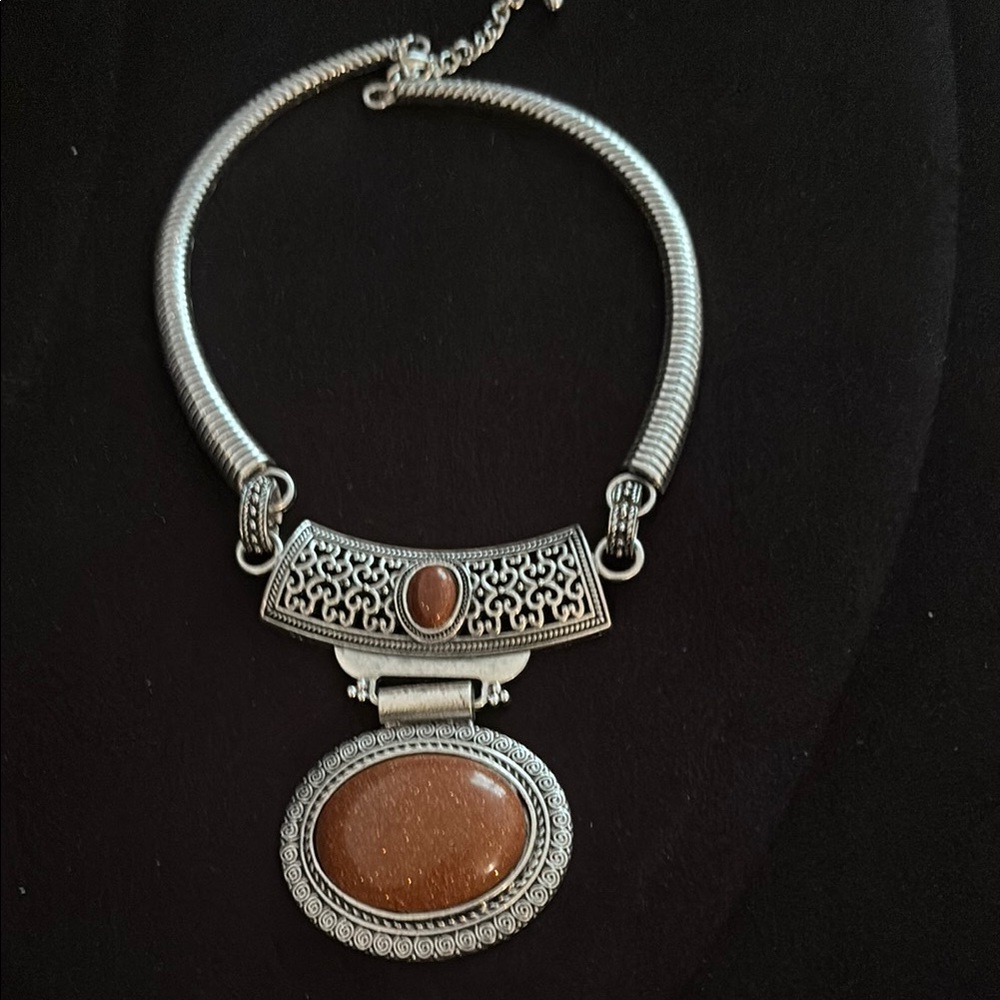 Elegant Silver and Brown Pendant Necklace